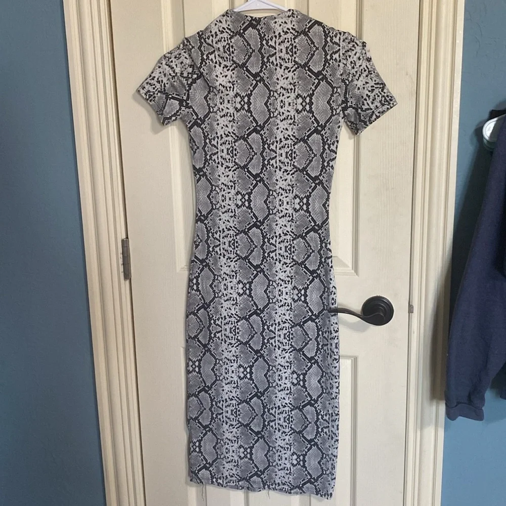 Size Small - Picture 2 of 2